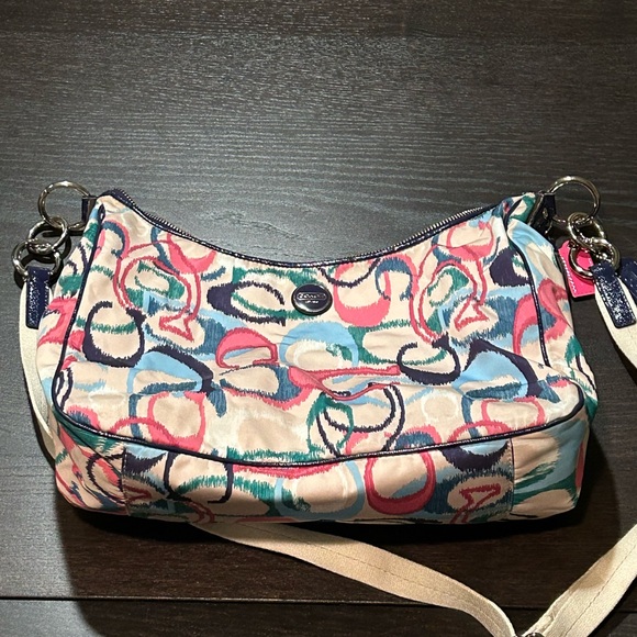 Large Coach purse - Picture 3 of 9